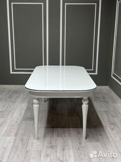 Кухонный стол и стулья новые