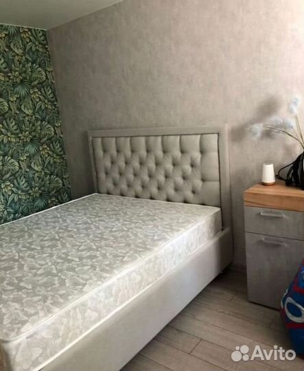 Двухспальная кровать с молдингом