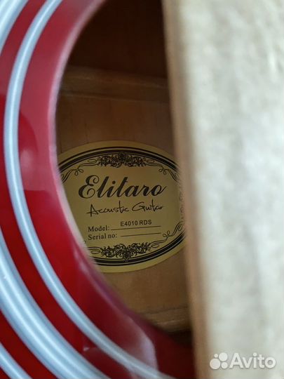Красная акустическая гитара Elitaro