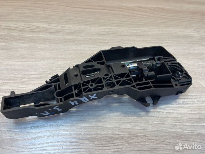 Кронштейн ручки двери левый LADA X-Ray