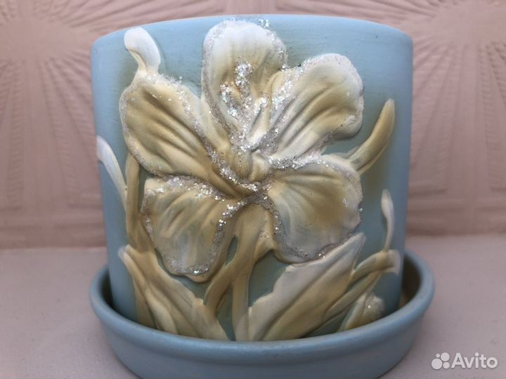 Цветочный горшок глиняный маленький