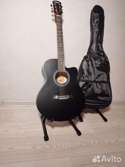 Гитара с чехлом