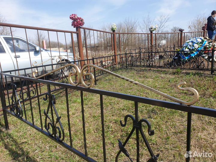 Уборка, покраска, уход за могилами, благоустройств