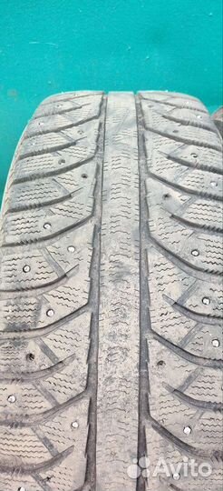 Bridgestone Ice Cruiser 7000 215/60 R16