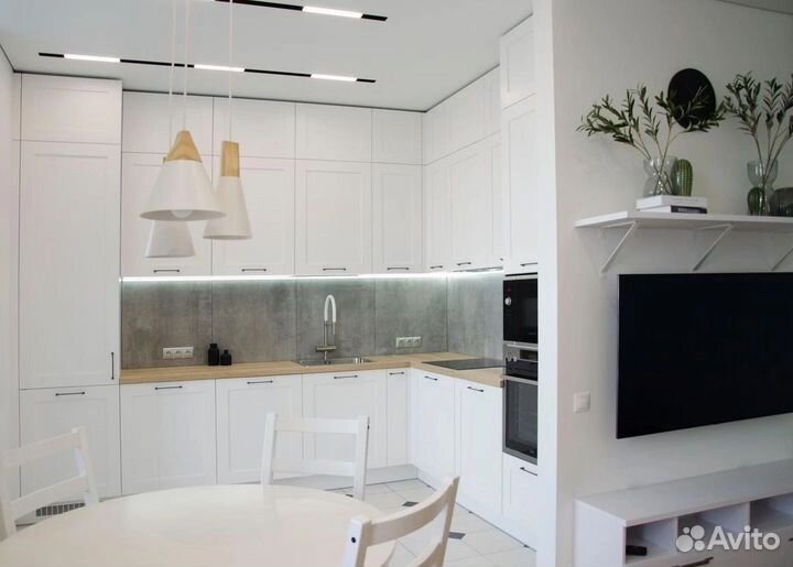 Кухни на заказ белая