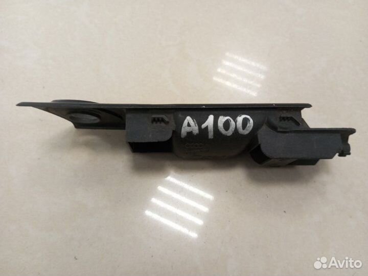 Ручка двери внутренняя Audi A6 45 ADR 1994