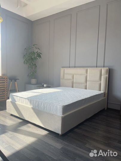 Кровать с мягким изголовьем 140x200