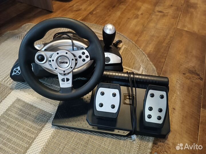 Игровой руль с педалями