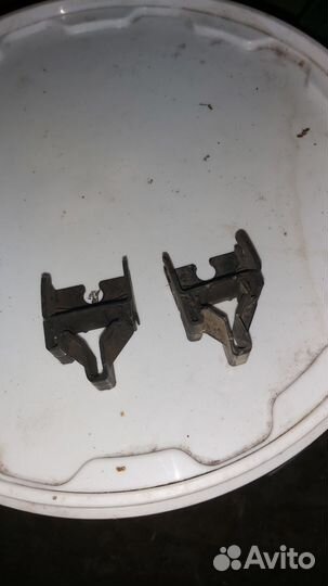 Кронштейн датчика абс