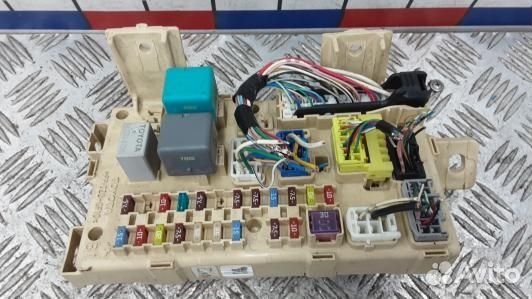 Блок предохранителей toyota corolla verso 2 (HDN18