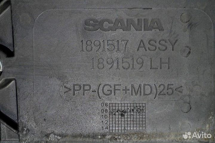 Пластиковая рама люка бокового ящика кабины, левая