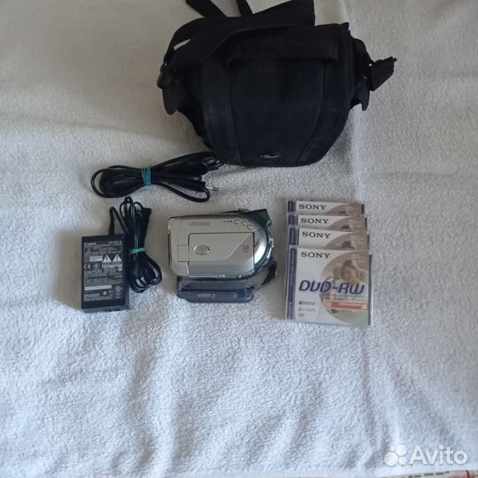 Продам видео камеру Canon DC21