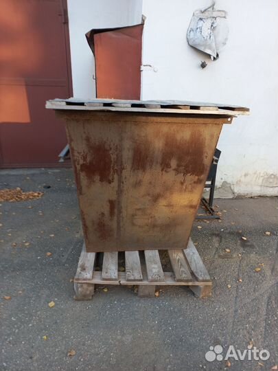Мусорный контейнер металлический