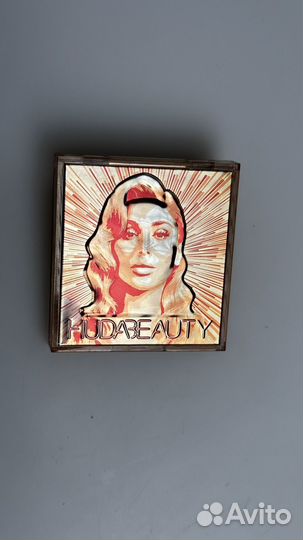 Huda beauty сияющая палетка для лица