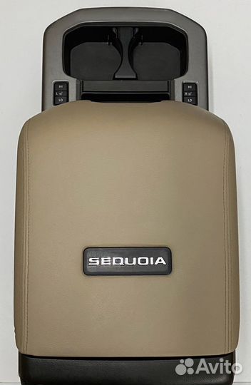 Подлокотник второго ряда сидений Toyota Sequoia