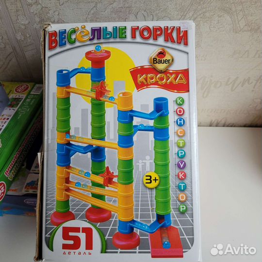 Много развивающих игрушек