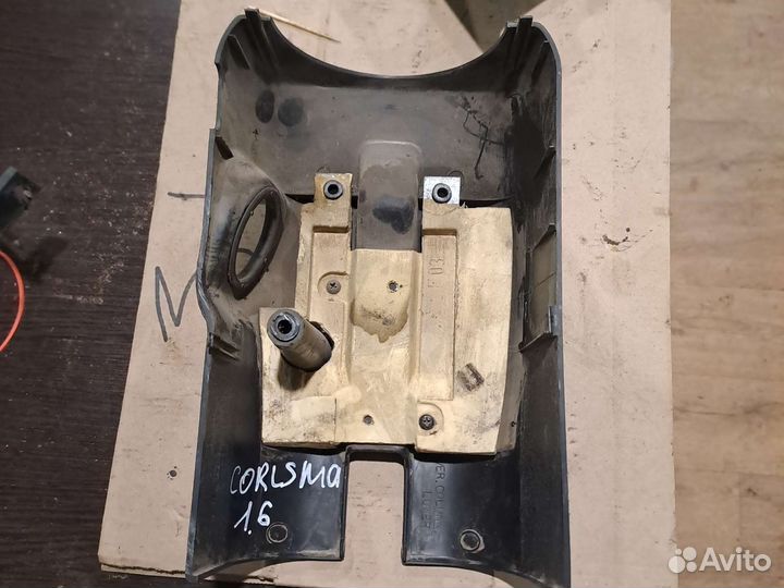 Кожух рулевой колонки Mitsubishi Carisma