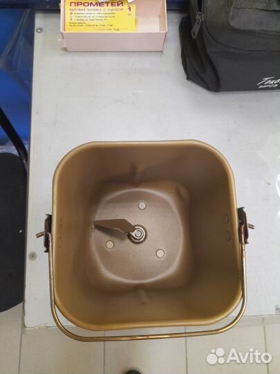 Чаша с лопаткой для хлебопечки Redmond (б/у)