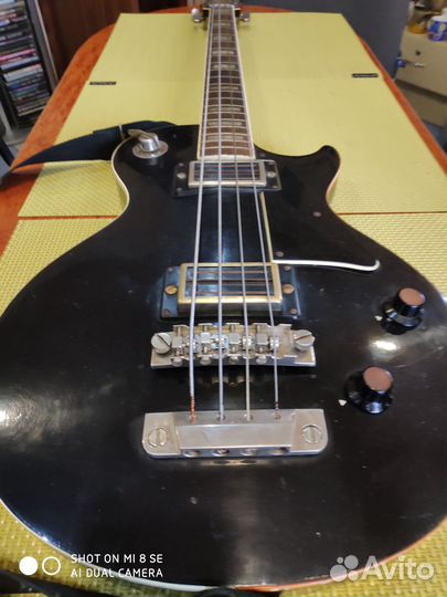 Басгитара, колонка и усилитель