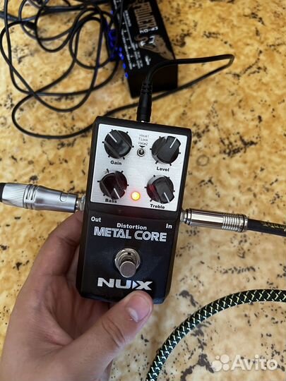 Гитарная педаль nux metal core
