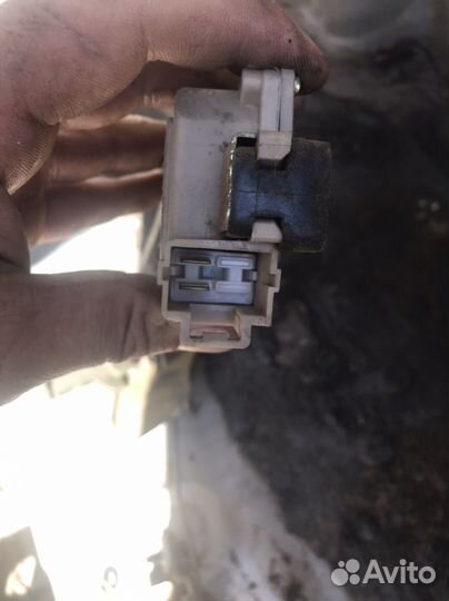 Привод меанизм замка багажника Ниссан Альмера Н16