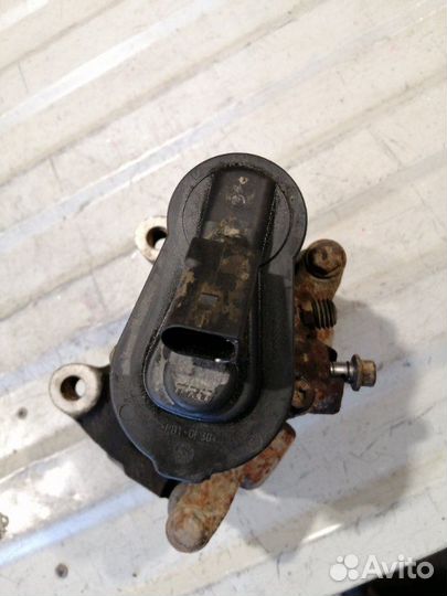 Суппорт задний левый Volkswagen Passat B7 CDA 2011