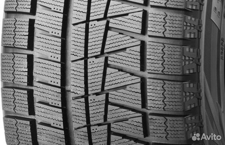 Bridgestone Blizzak Revo GZ 215/60 R16