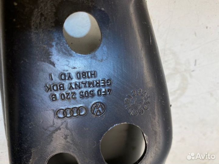 Крепление балки подвески заднее правое Audi A6 C6