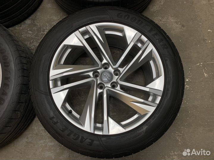 Оригинальные летние колеса R20 на Audi Q7