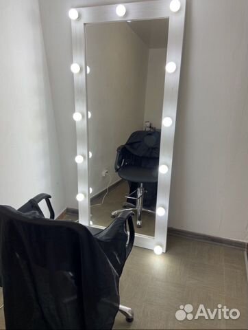 Гримерное зеркало с лампочками