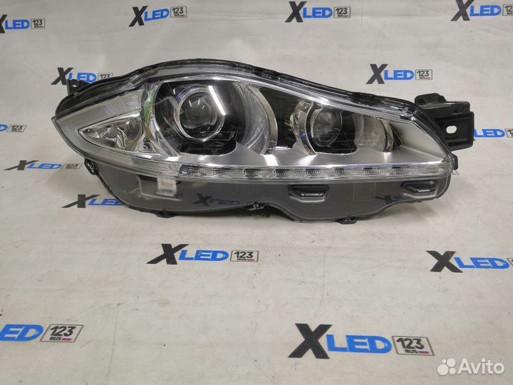 Фара правая Jaguar XJ ксенон неадаптивная