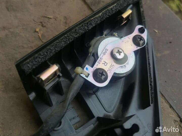 Уголок двери правый внутренний Nissan Teana J31