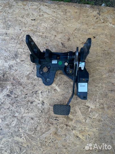 Педаль тормоза (АКПП) Chevrolet Cruze J300 A14NET