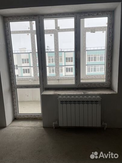 Окно и дверь на балкон