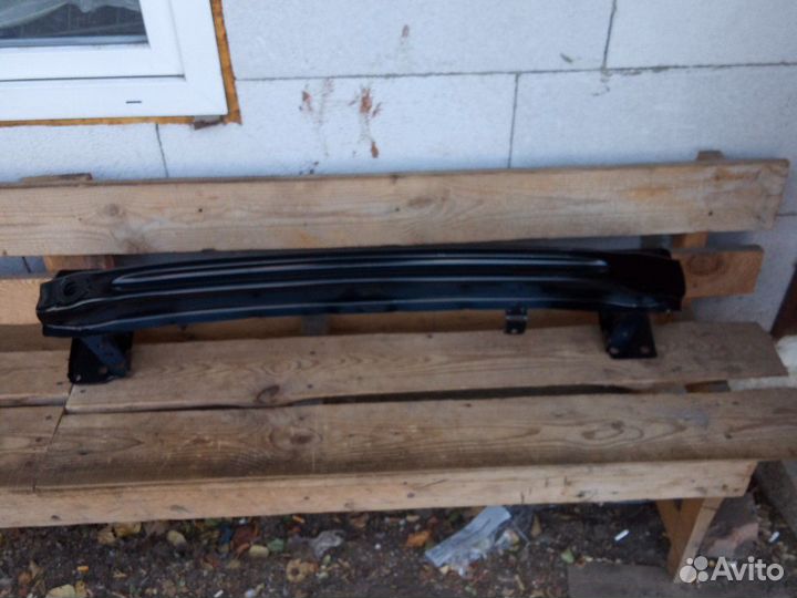 Усилитель бампера передний Фольксваген Поло