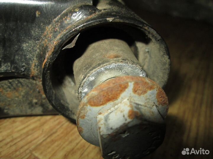 Рычаг задний верхний левый