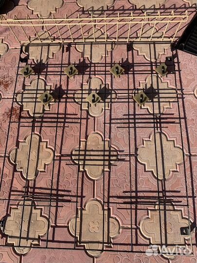 Вешалка настенная металлическая