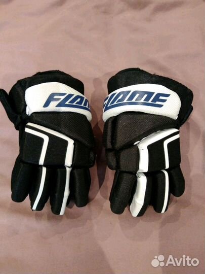 Экипировка для хоккея в хорошем состоянии