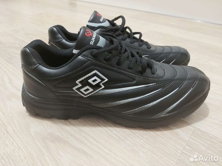 Кроссовки 44