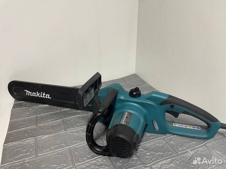 Электрическая цепная пила Makita UC4041A