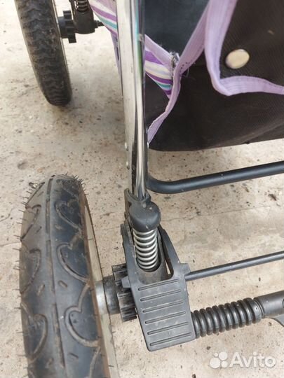 Прогулочная коляска с надувными колесами