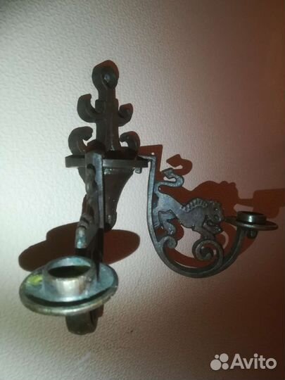 Настенный подсвечник литье гриффоны