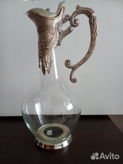 Стеклянный графин