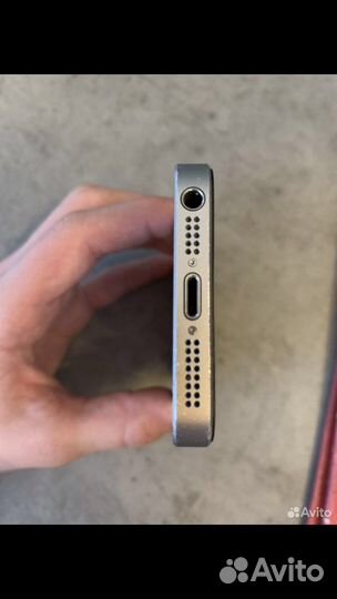 Телефон iPhone se