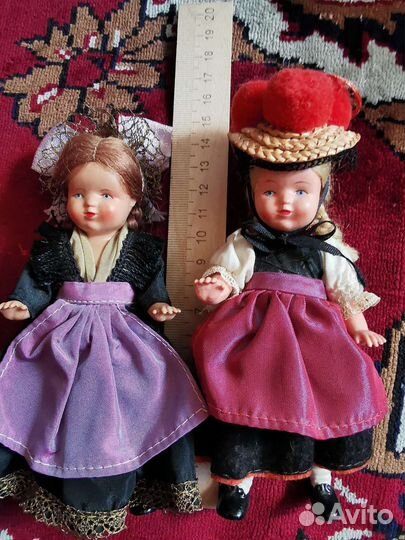 Маленькие старинные куколки