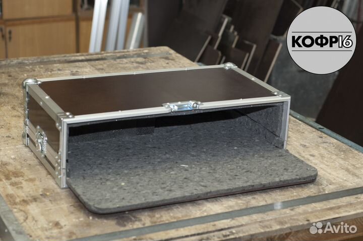 Трехразьемные кейсы и кофры