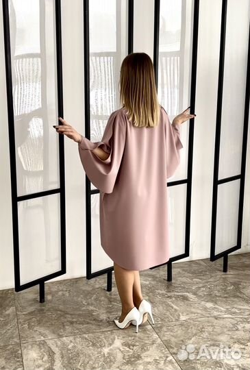 Платье с разрезами