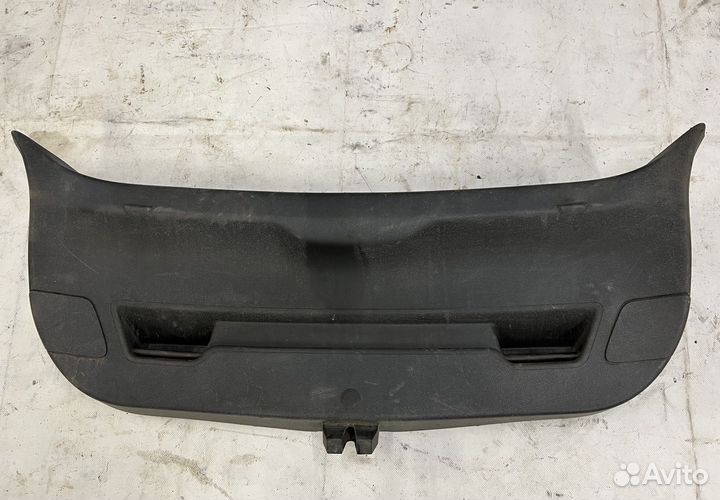 Обшивка крышки багажника opel astra j 5d