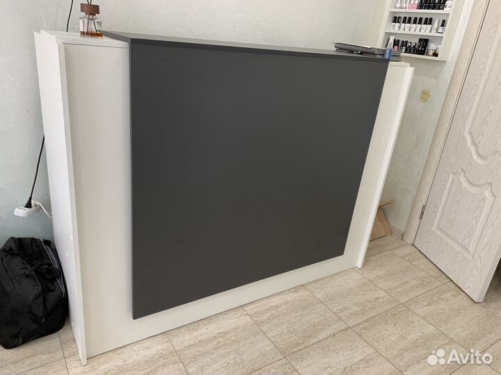 Стойка ресепшн