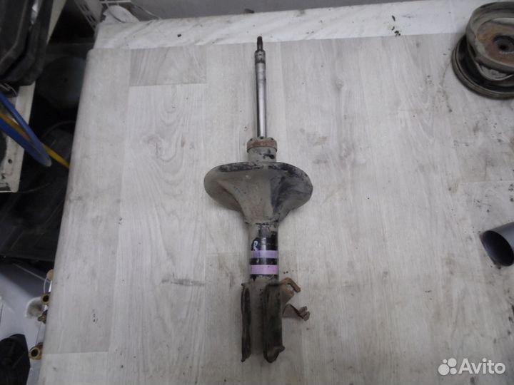 Амортизатор передний правый Mitsubishi Lancer 9